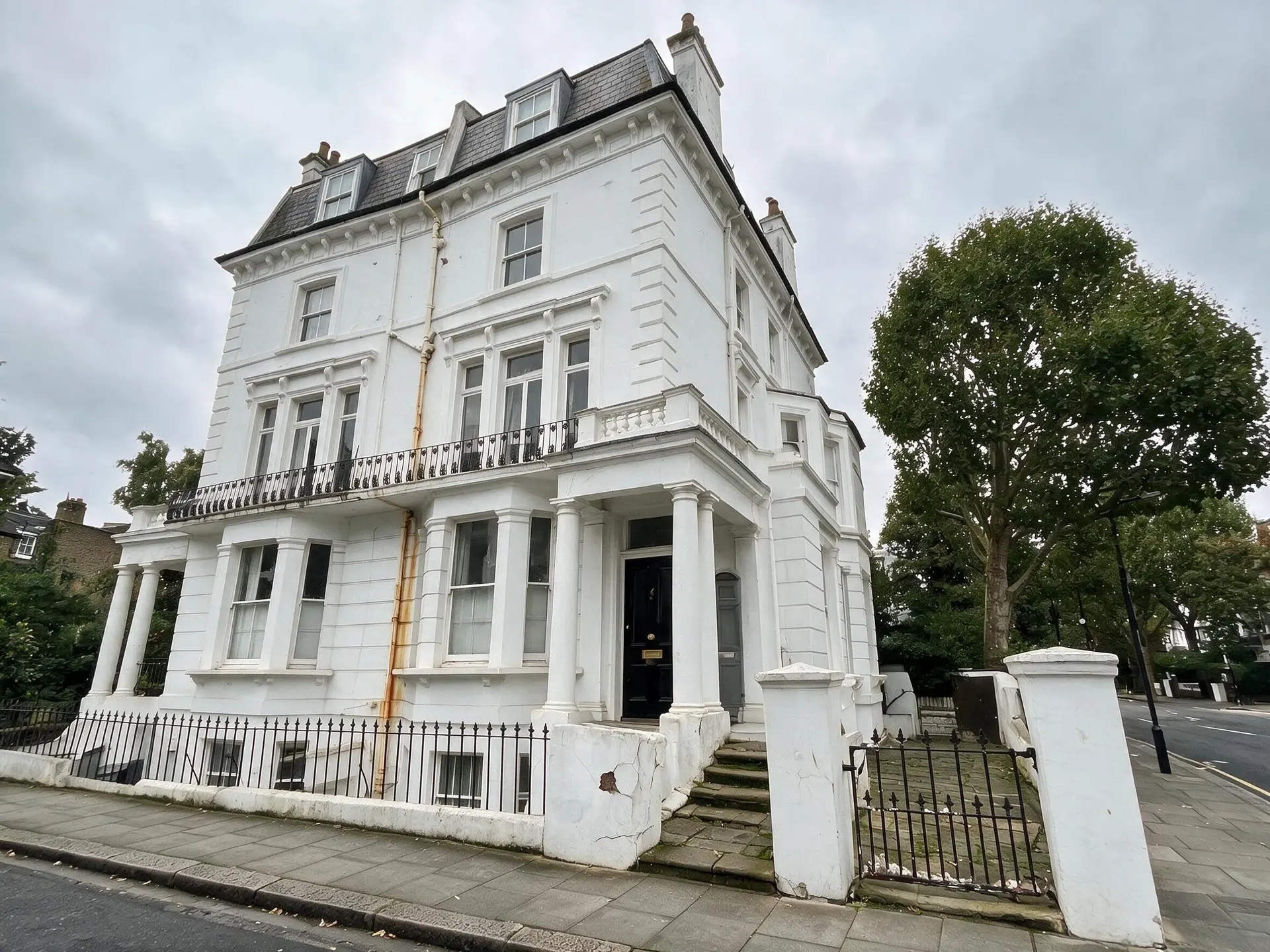 Before and after of a white-stucco Notting Hill villa in London with leaning verticals straightened.